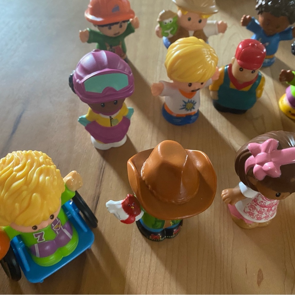 Fisher-Price Little People 17 Piece Assorted Figures Character Kids Toy Play Set - Picture 8 of 12